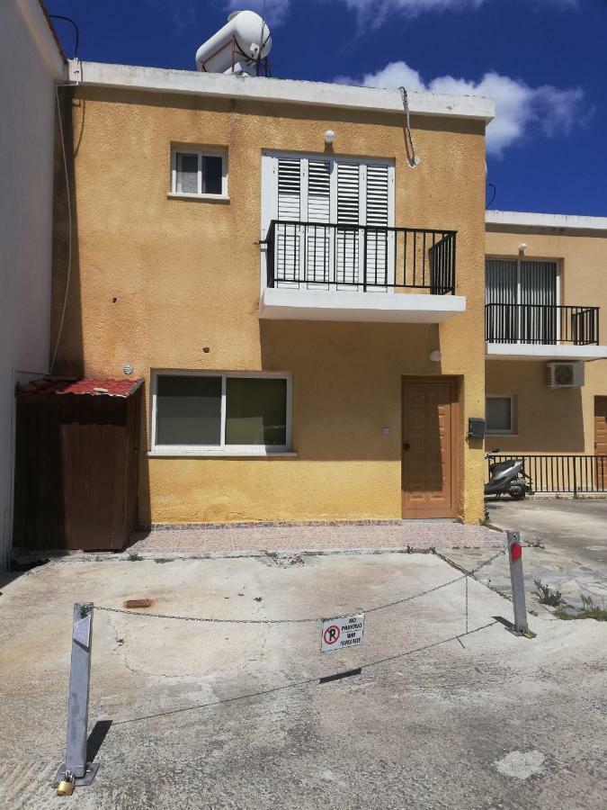 Chriselina Gottage Apartment Paphos Exterior photo