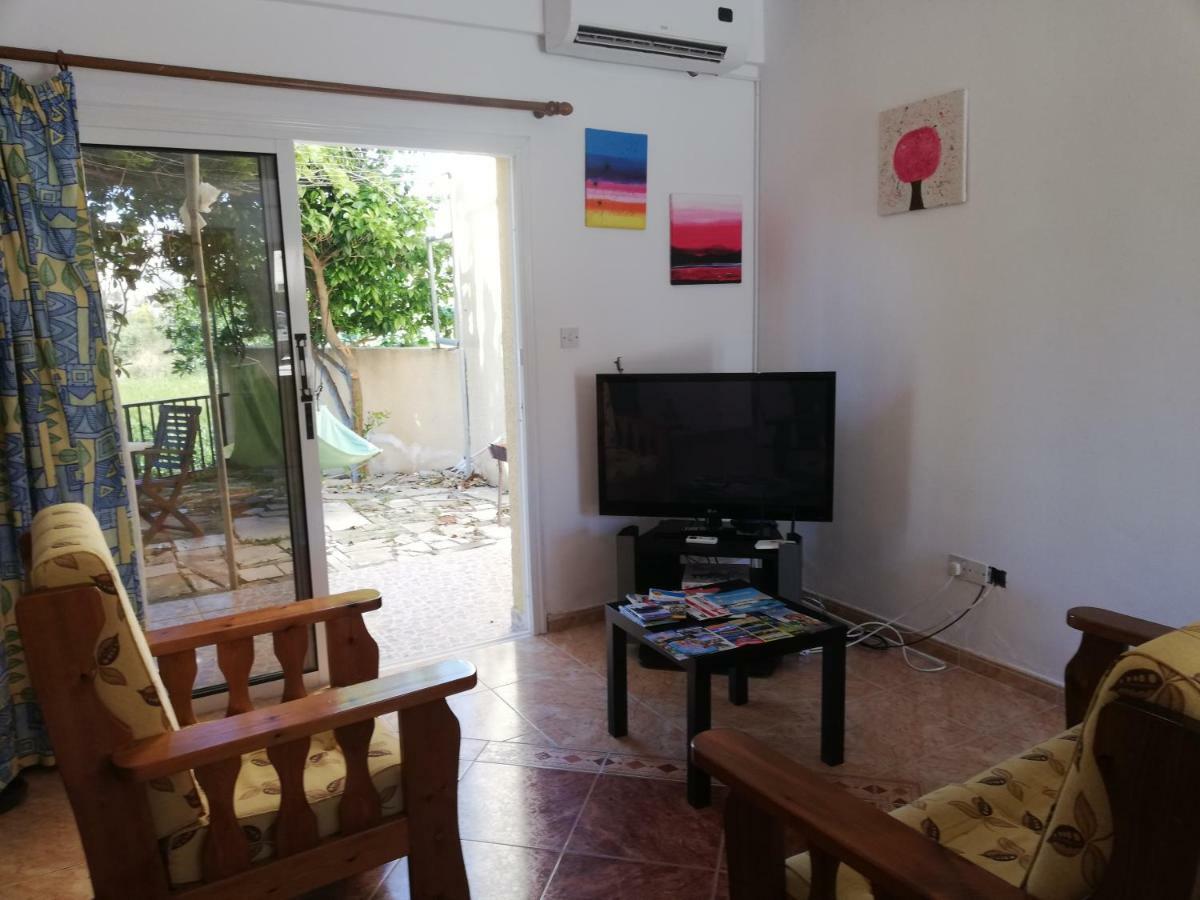 Chriselina Gottage Apartment Paphos Exterior photo